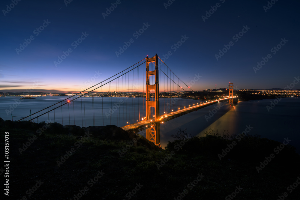 Obraz premium Golden Gate Bridge Sunrise