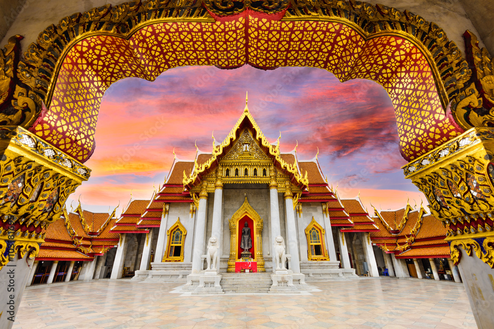 Naklejka premium Marmurowa Świątynia w Bangkoku w Tajlandii.