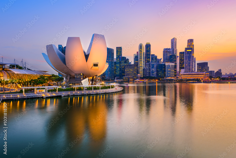 Naklejka premium Singapur Skyline o zmierzchu