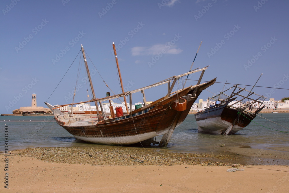 Voiliers traditionnels au vieux port de  Sour (Sur) – Oman