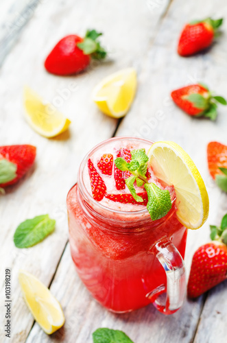 strawberry lemonade