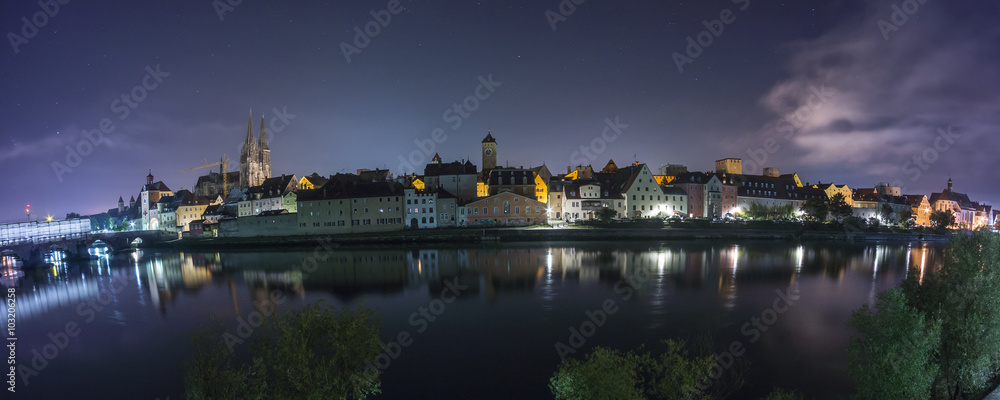 Naklejka premium Regensburg by night