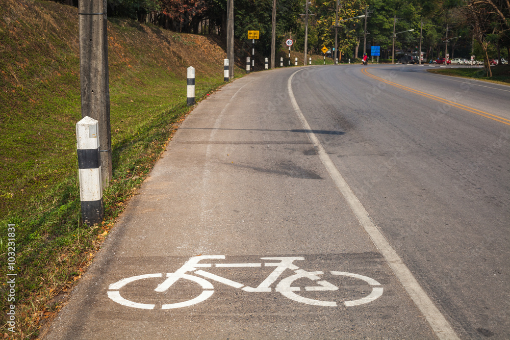 Obraz premium Cycle Lane with Cyclist in Mae Fah Luang University, Chiang-Rai Thailand