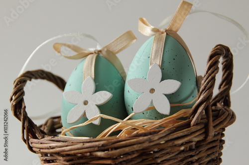 Obraz na płótnie Easter eggs in the basket