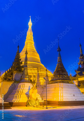 Foto Shwedagon pagoda in Yangon of Myanmar