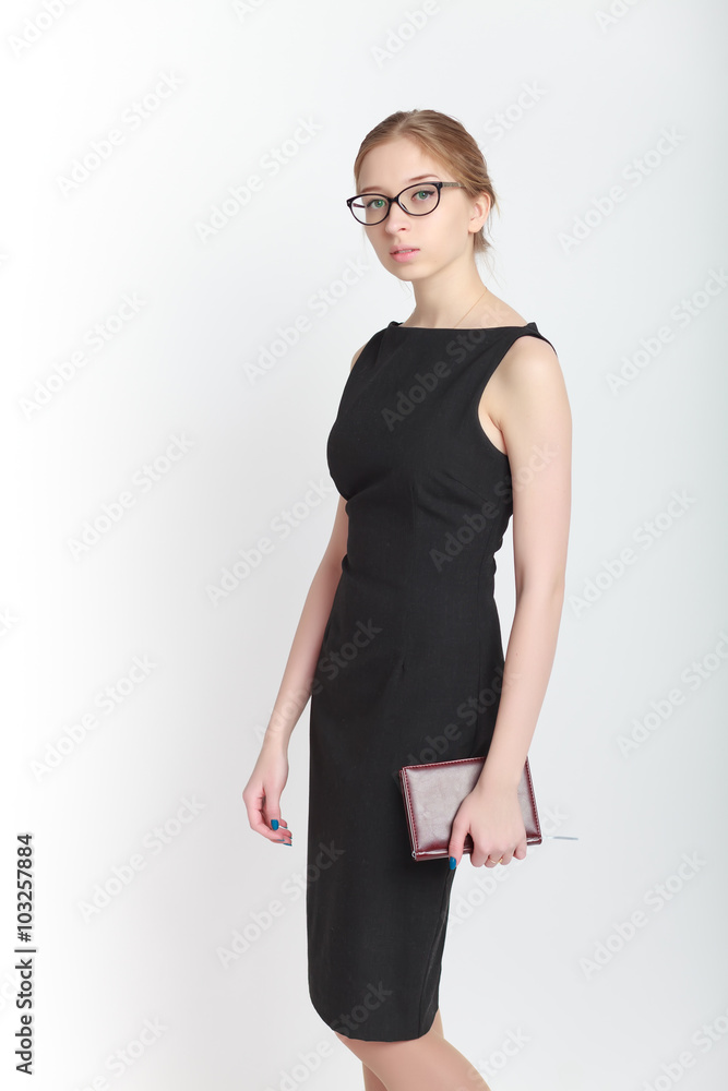 Fototapeta premium Девушка в черном платье с книгой