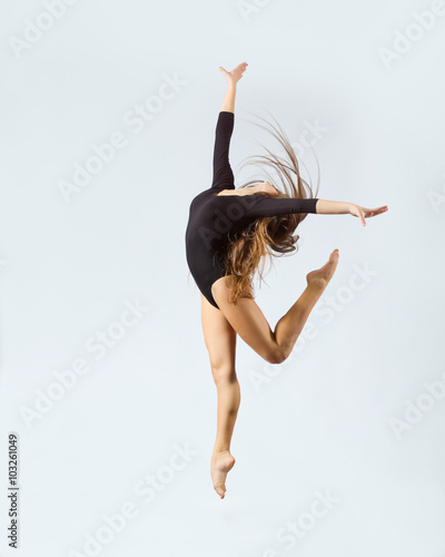 Fototapeta Naklejka Na Ścianę i Meble -  Young girl engaged art gymnastic