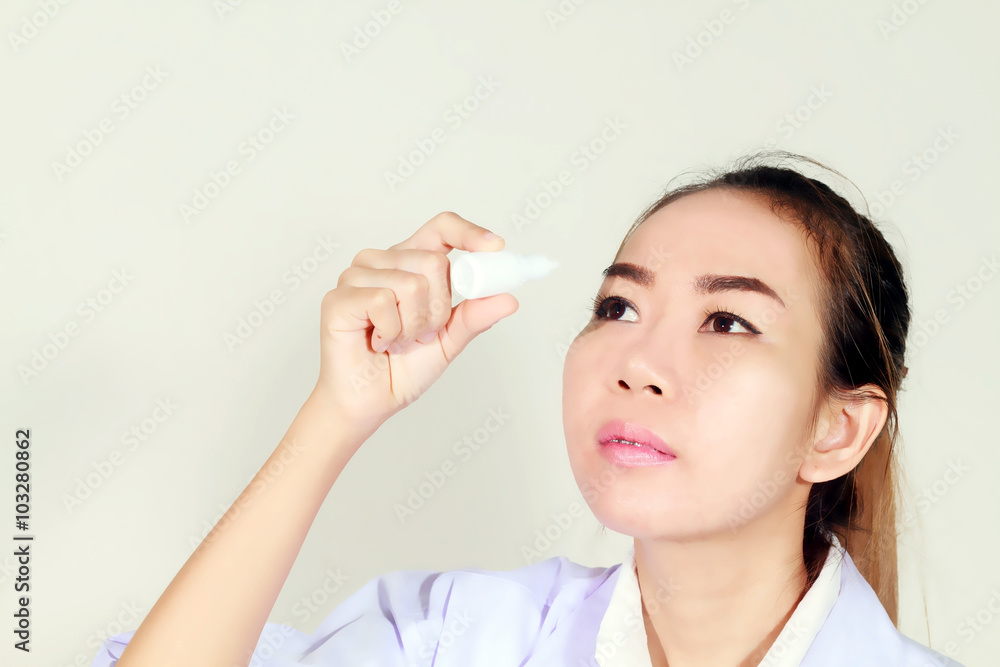 Asian women were carrying drugs and getting eye drops Asian women were carrying drugs and getting eye drops