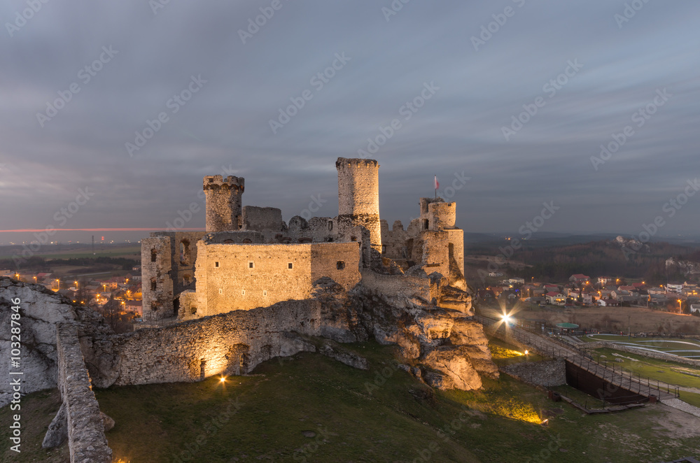 Ruins of medieval castle in Ogrodzieniec, Poland, evening