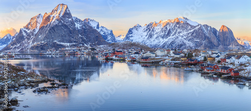 Принти на полотні Reine fishing village in Lofoten at sunset