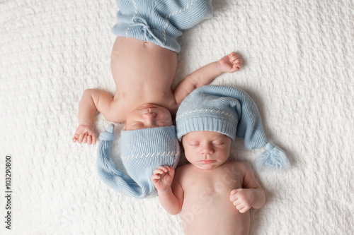 Tableau sur toile Sleeping Twin Baby Boys