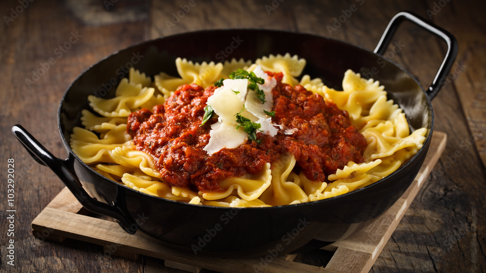 Farfalle mit Veggie-Bolognese - Farfalla with veggie bolognese Stock