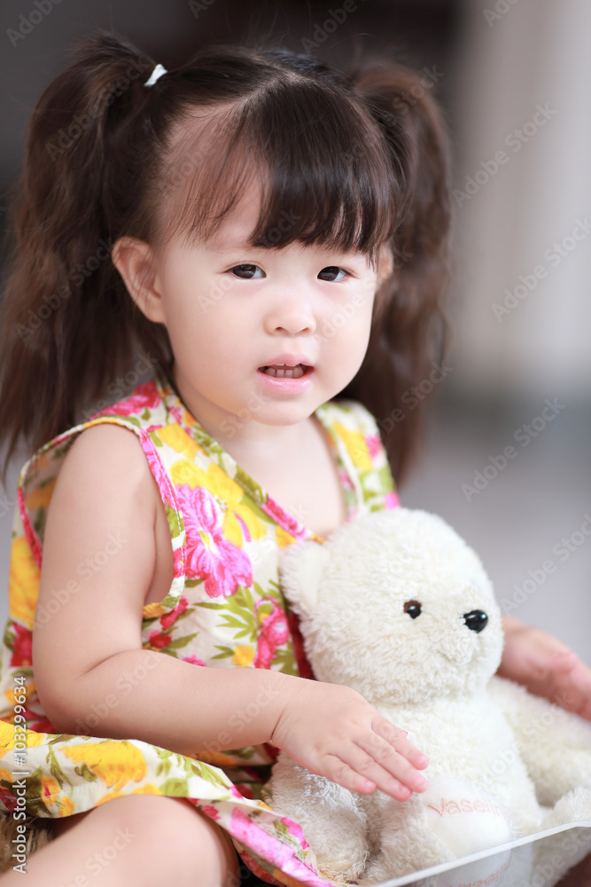 little girl with teddy bear
