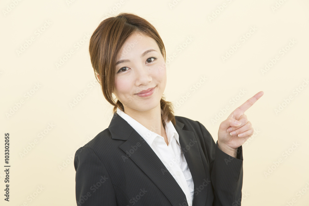 スーツの女性 スーツの女性