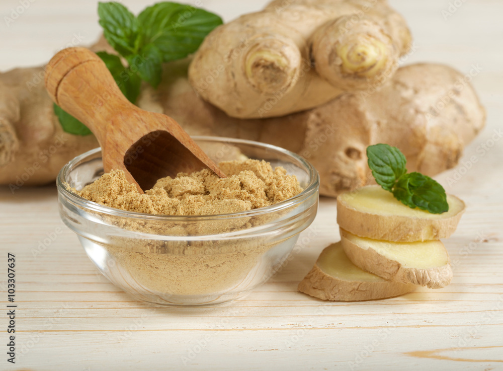 Fototapeta premium ginger root and powder on wooden background
