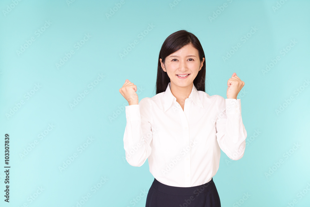 ガッツポーズの女性 ガッツポーズの女性