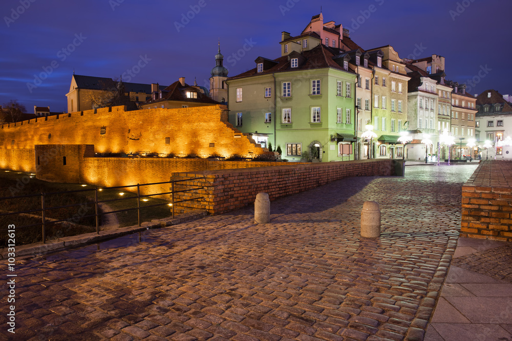 Naklejka premium Warsaw Old City Skyline by Night in Poland