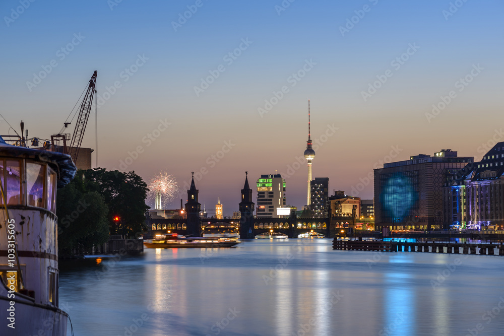 Fototapeta Fireworks above Berlin Skyline, TV Tower, Oberbaumbruecke and Spree River at evening, Germany, Europe
