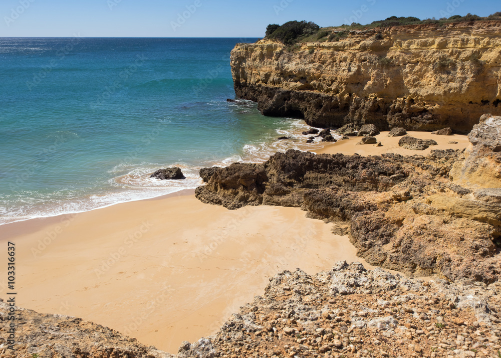 Einsamer menschenleerer Strand - Algarve - Portugal