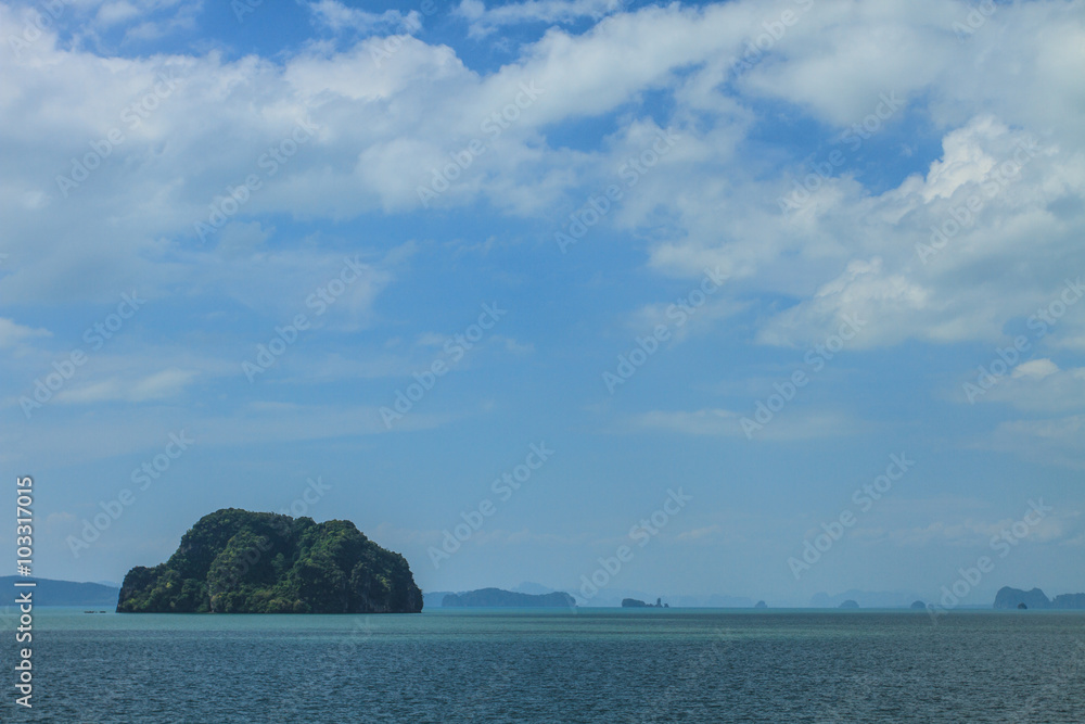 Naklejka premium beautiful tropical sea in summer