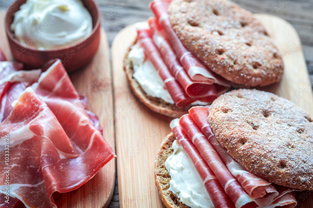 Sandwiches with cream cheese and jamon