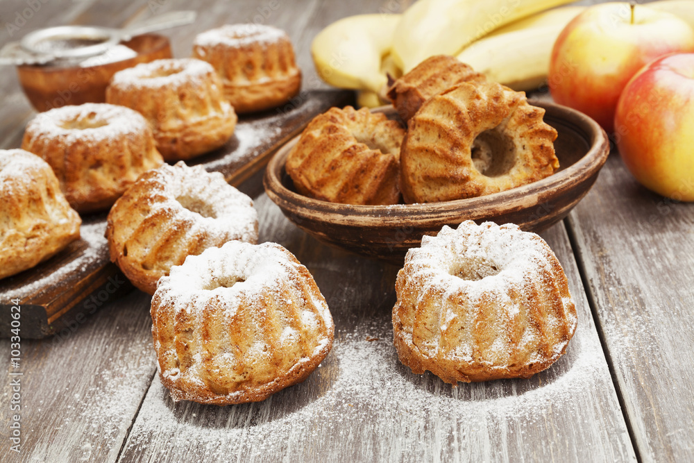 Fruit muffins with sugar powder