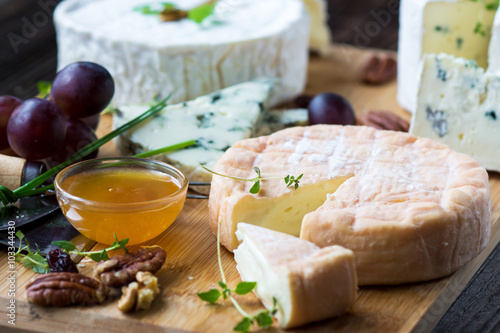 Fotografie Munster and blue cheese