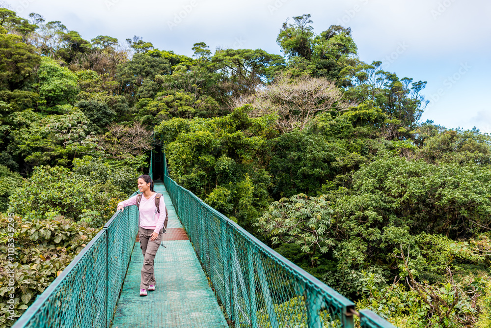 Naklejka premium Girl on hanging bridge in cloudforest - Monteverde, Costa Rica
