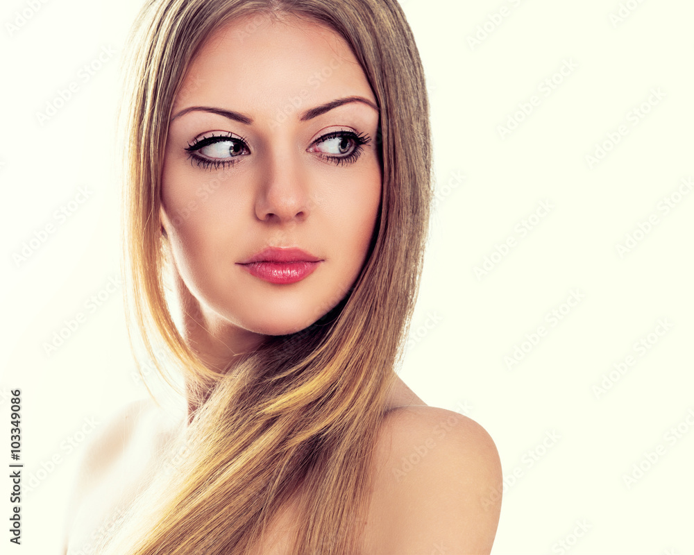 Naklejka premium Portrait of a beautiful young woman