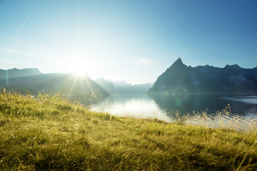 Fototapete Skandinavien Sonnenuntergang auf den Lofoten, Norwegen  © Iakov Kalinin