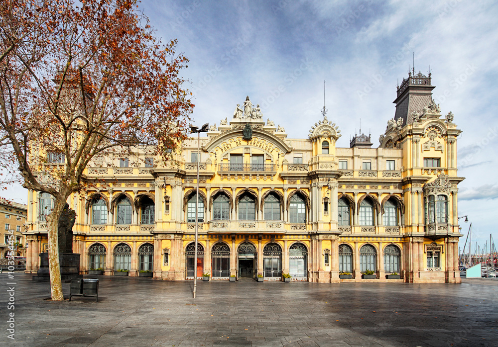 Obraz premium Historical building of Port in Barcelona. Port Vell at harbor a
