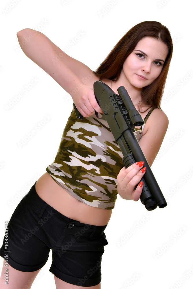 femme et pistolet
