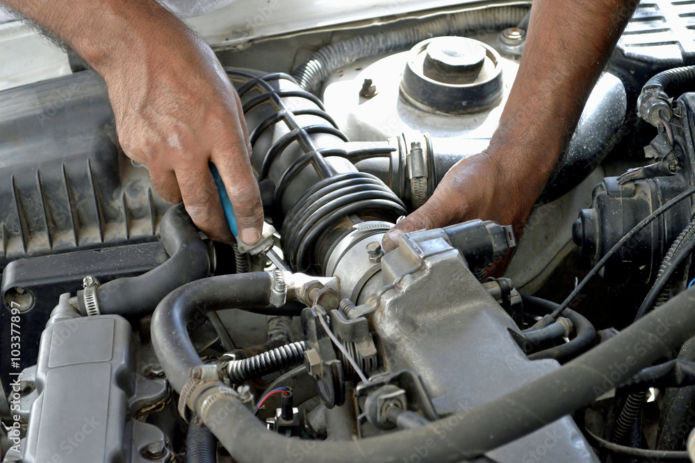 repair of the car/photography with scene of the hands of the car locksmith for repair of the engine of the car repair of the car/photography with scene of the hands of the car locksmith for repair of the engine of the car