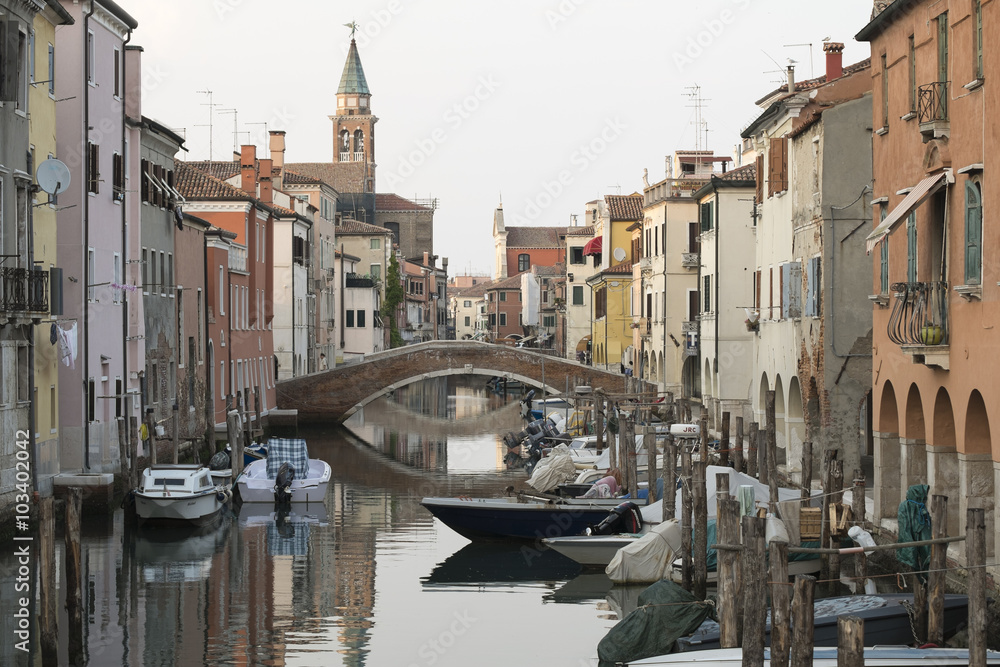 Kanal mit Brücke in Chioggia