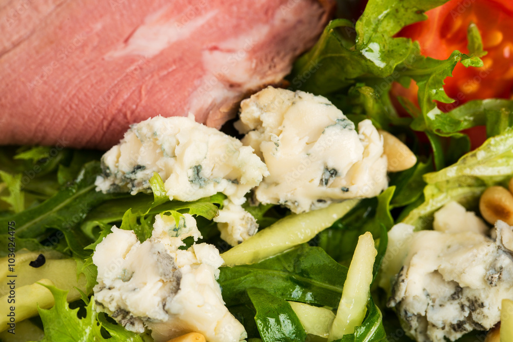 Warm roast beef salad with goat cheese.