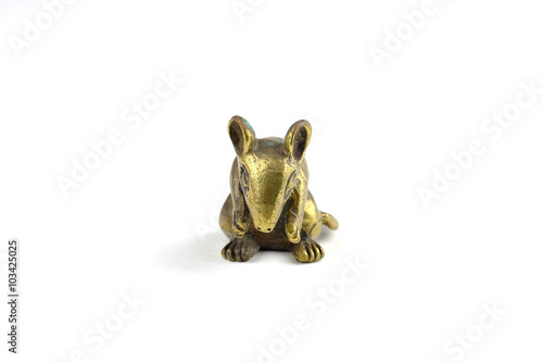 Fotografie The golden statue of a rat