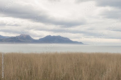 Mar de invierno en la costa de Kaikoura, Nueva Zelanda