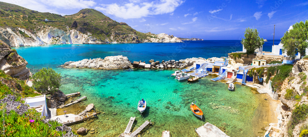 Naklejka premium Milos - tradycyjna wioska Mandrakia, piękne wyspy Grecji
