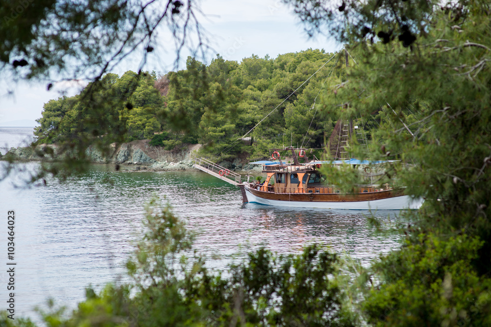 Naklejka premium Old boat in watter