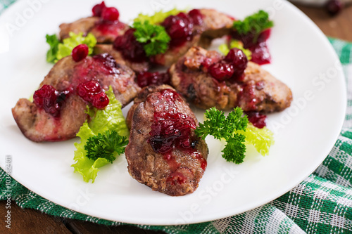 Chicken livers with cranberry sauce and lettuce