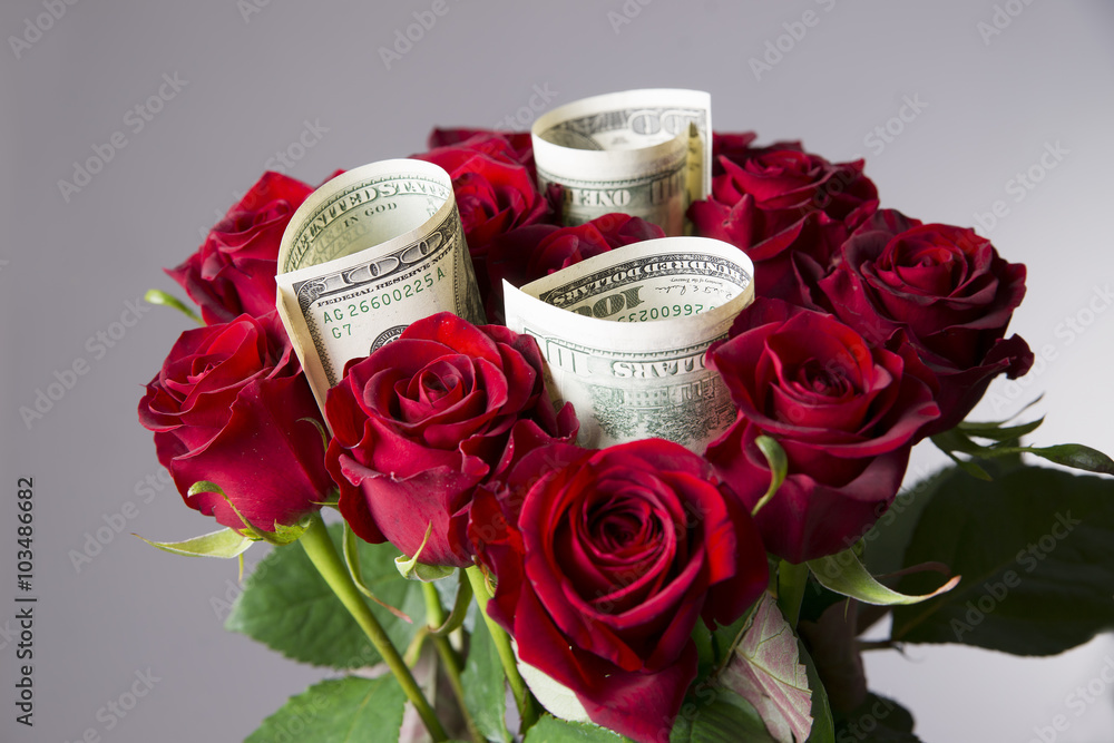 Obraz premium Bouquet of red roses on a gray background