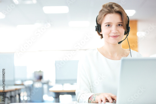 Fotografía Smiling woman customer support call operator in office