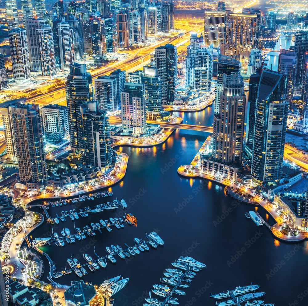 Fototapeta premium Dubai Marina skyline by night with lluminated architecture. United Arab Emirates.