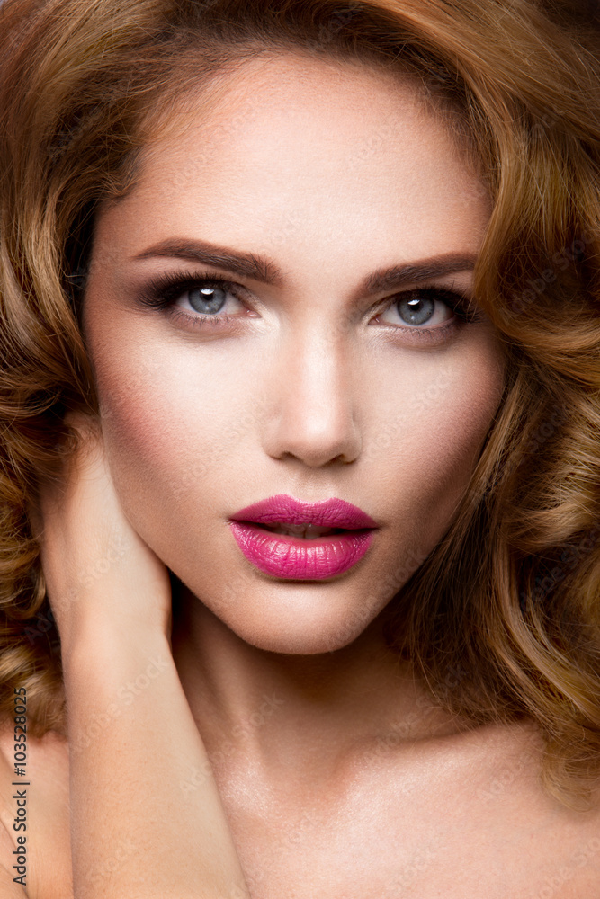 Glamour portrait of beautiful girl model with makeup and romantic wavy hairstyle. Fashion shiny highlighter on skin, sexy gloss lips make-up and dark eyebrows. Glamour portrait of beautiful girl model with makeup and romantic wavy hairstyle. Fashion shiny highlighter on skin, sexy gloss lips make-up and dark eyebrows.