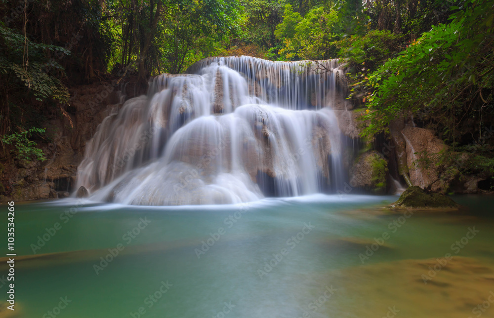 Obraz premium waterfall huay mae khamin in Kanchanaburi province,Thailand