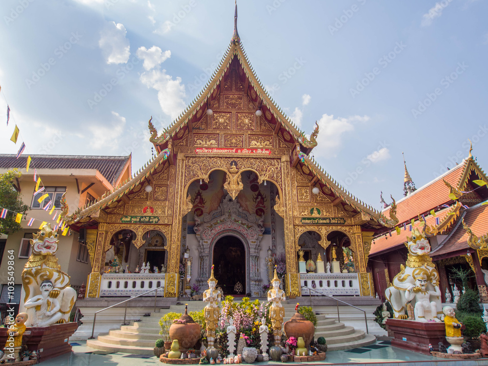 Fototapeta premium Buddhist temple in Chiang Mai, Thailand