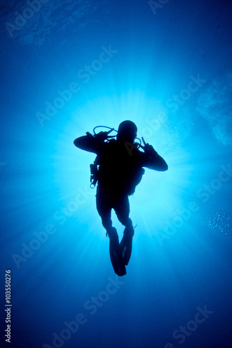 PEACE, LOVE AND DIVE / A diver between the sun light and the photographer