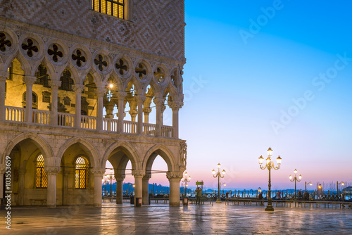 Fototapeta Naklejka Na Ścianę i Meble -  Doges Palace (Palazzo Ducale) on Saint Mark square at blue hour before sunrise, Venice, Venezia, Italy, Europe
