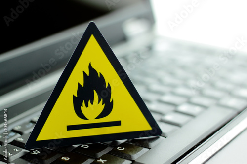 Warnung vor feuergefährlichen Stoffen nach EN ISO 7010