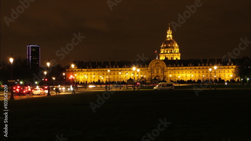 Les Invalides vue de l'esplanade de nuit [Time-lapse, HD]